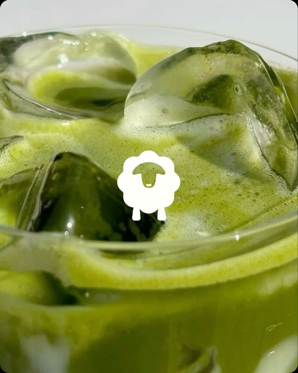 Iced matcha with the mé sheep pour creative